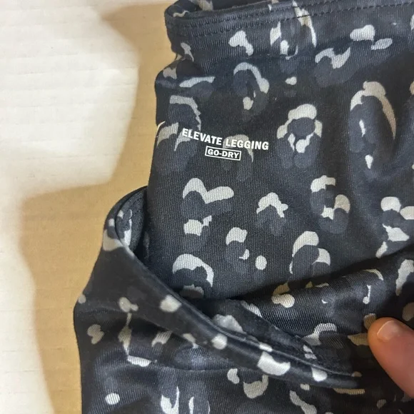 Old Navy Go Dry Leggings Size Large - Picture 2 of 3